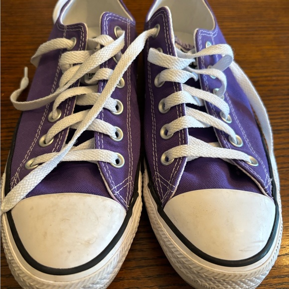 Women’s purple Converse sneakers size 8.5 - Picture 3 of 8